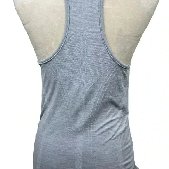 🔥 Host Pick 🔥Athleta light blue racer back Workout tank top size small - Picture 4 of 9